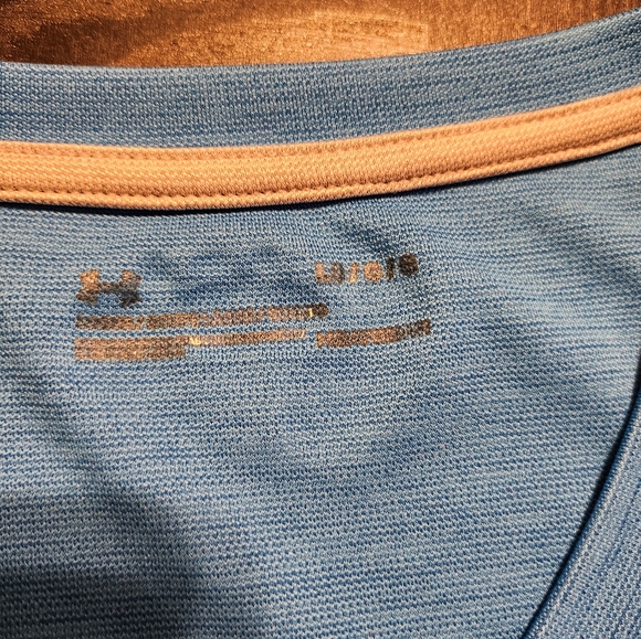 Under Armour Tshirt - Picture 2 of 8